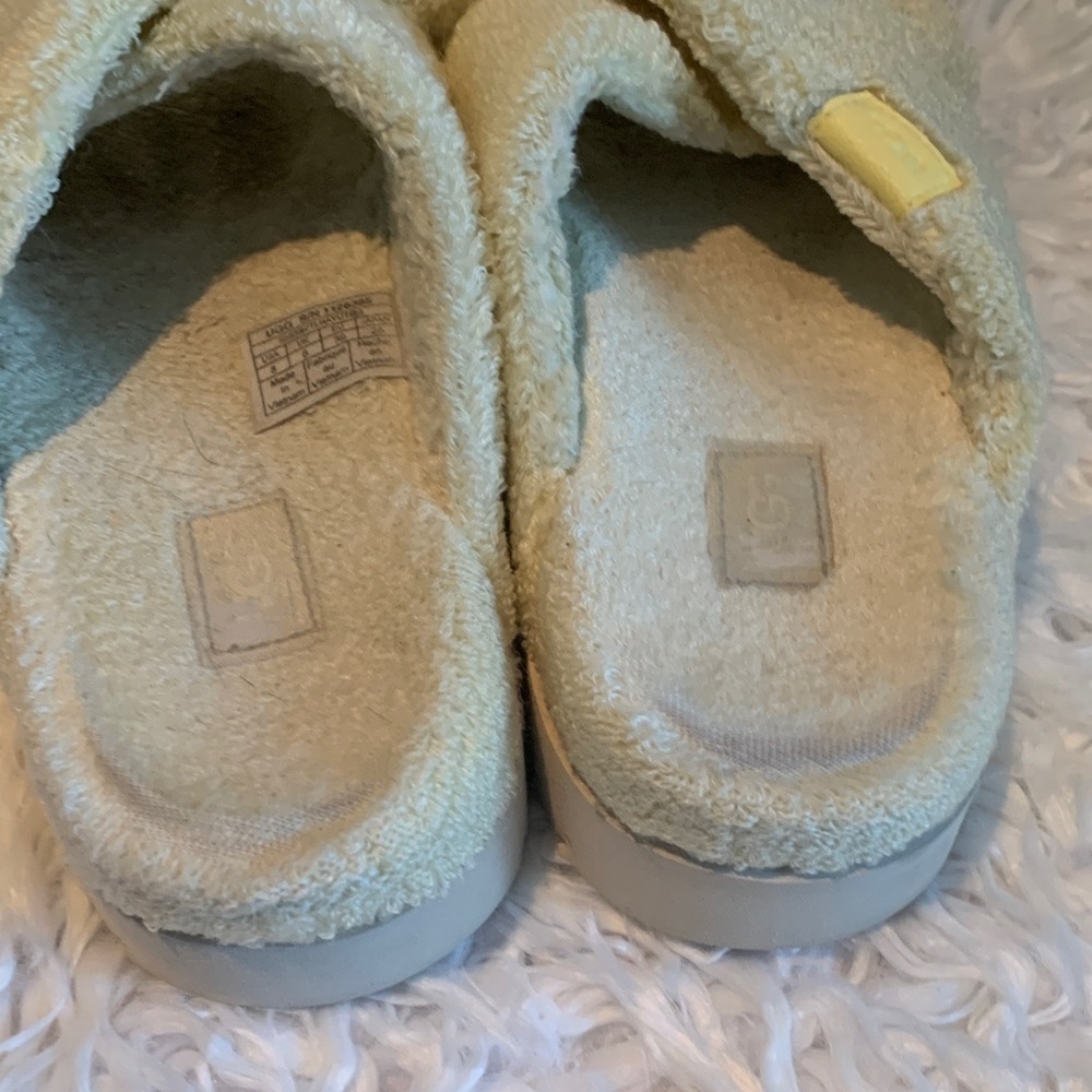 UGG yellow Plush Slippers - Picture 4 of 11